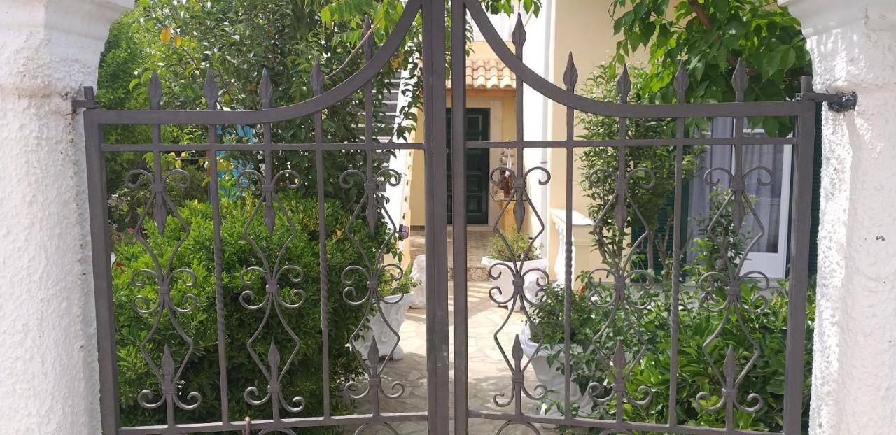 Kapetanios Luxury Aparthotel Agios Georgios  Ngoại thất bức ảnh