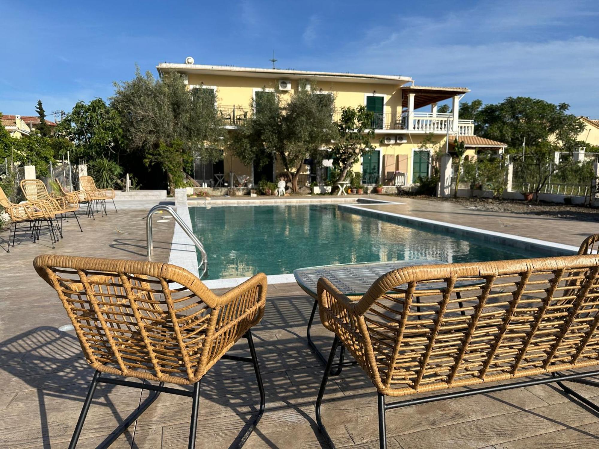 Kapetanios Luxury Aparthotel Agios Georgios  Ngoại thất bức ảnh